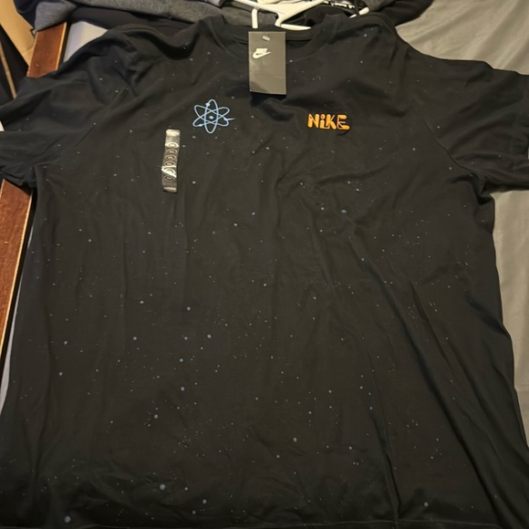 Nike Tee - Picture 1 of 4